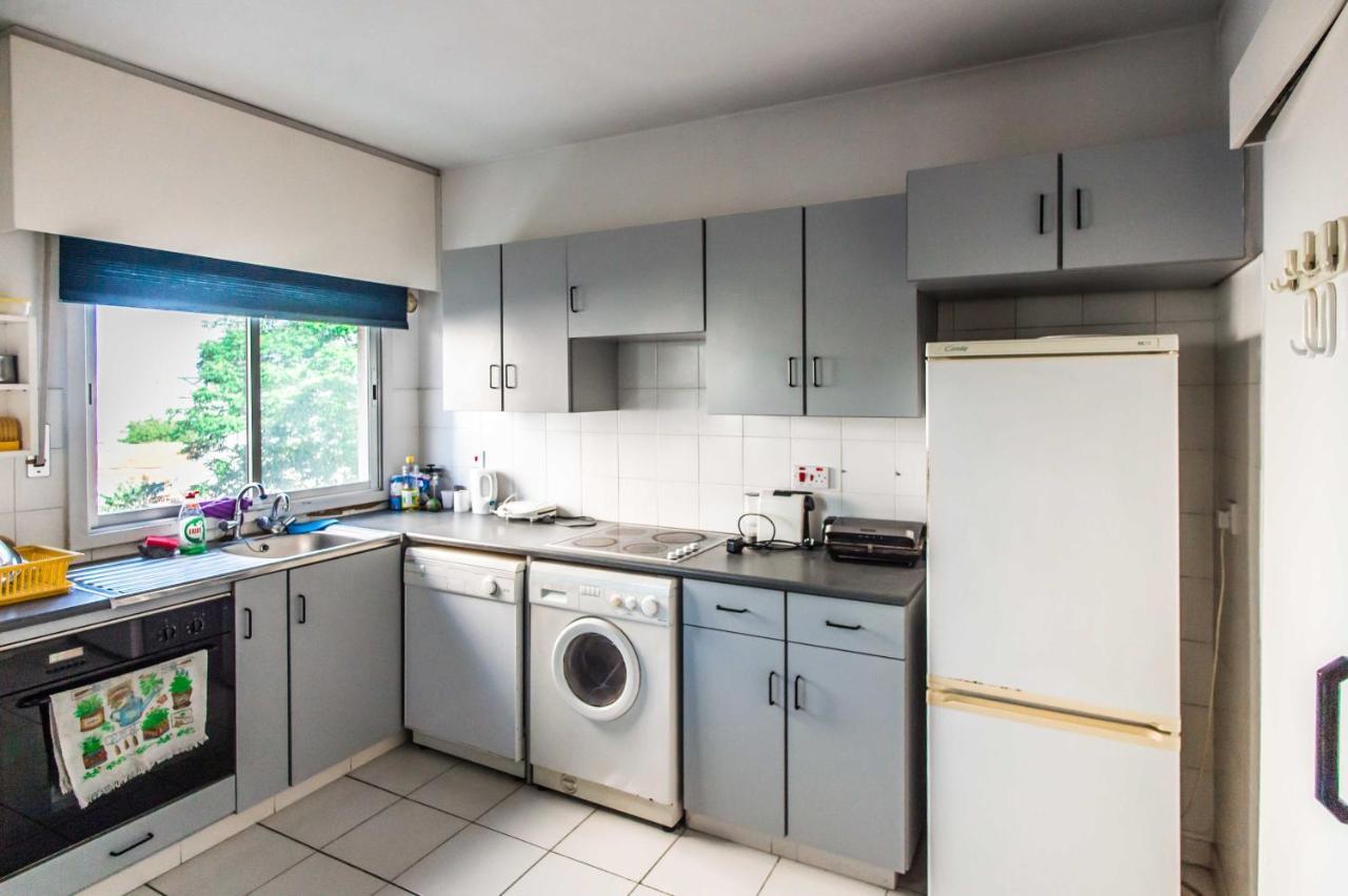 Private Room In A Shared Flat At Best Location Limassol Extérieur photo