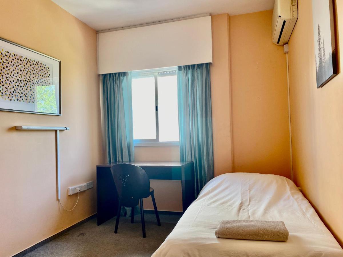 Private Room In A Shared Flat At Best Location Limassol Extérieur photo