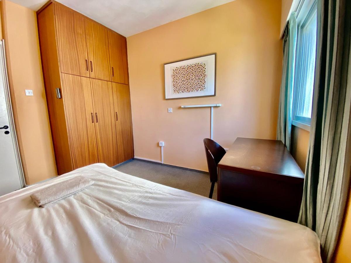 Private Room In A Shared Flat At Best Location Limassol Extérieur photo