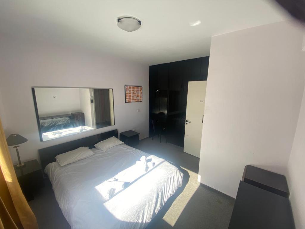 Private Room In A Shared Flat At Best Location Limassol Extérieur photo
